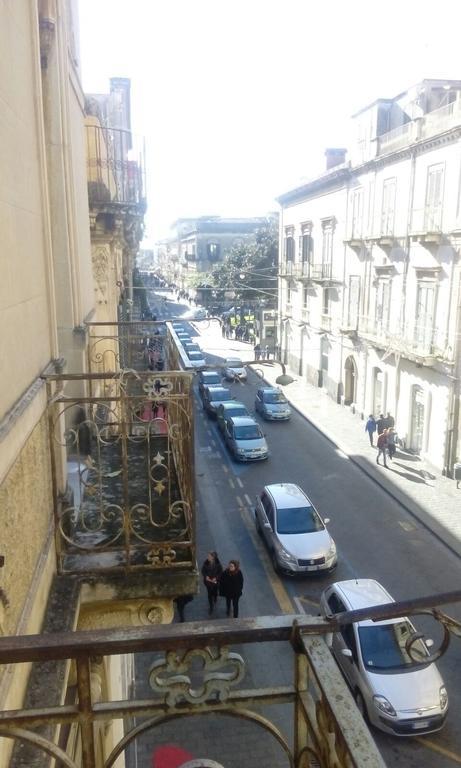 Suites In Sicily อาชิเรอาเล ภายนอก รูปภาพ