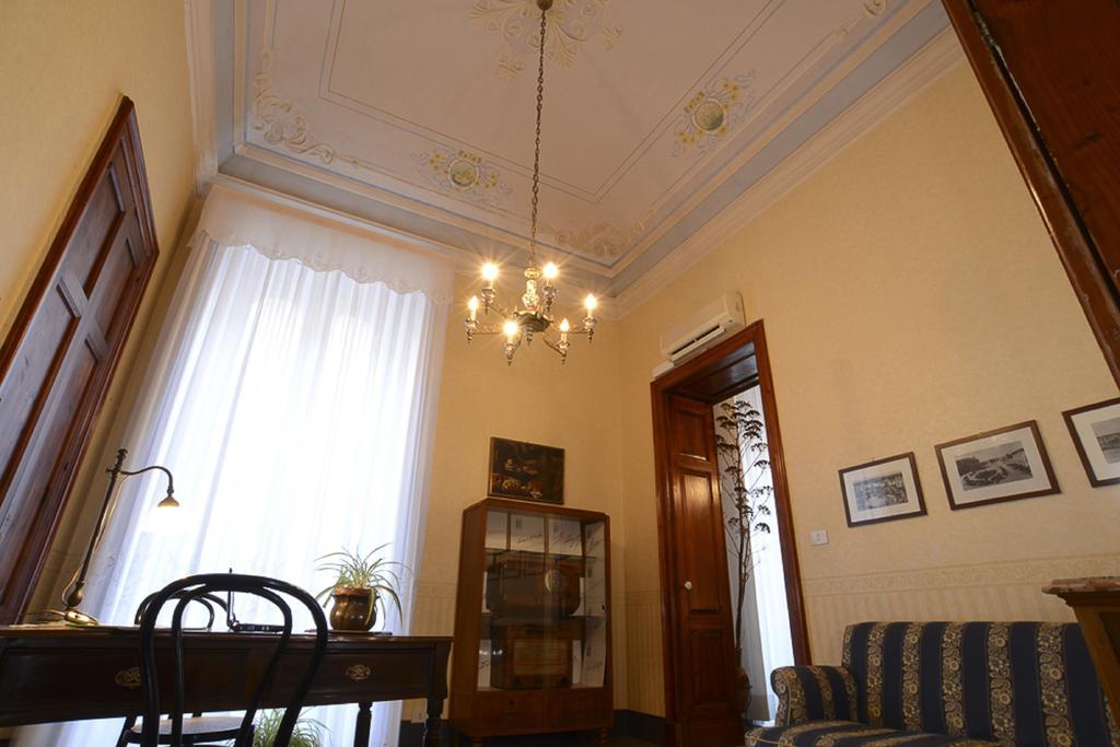 Suites In Sicily อาชิเรอาเล ภายนอก รูปภาพ