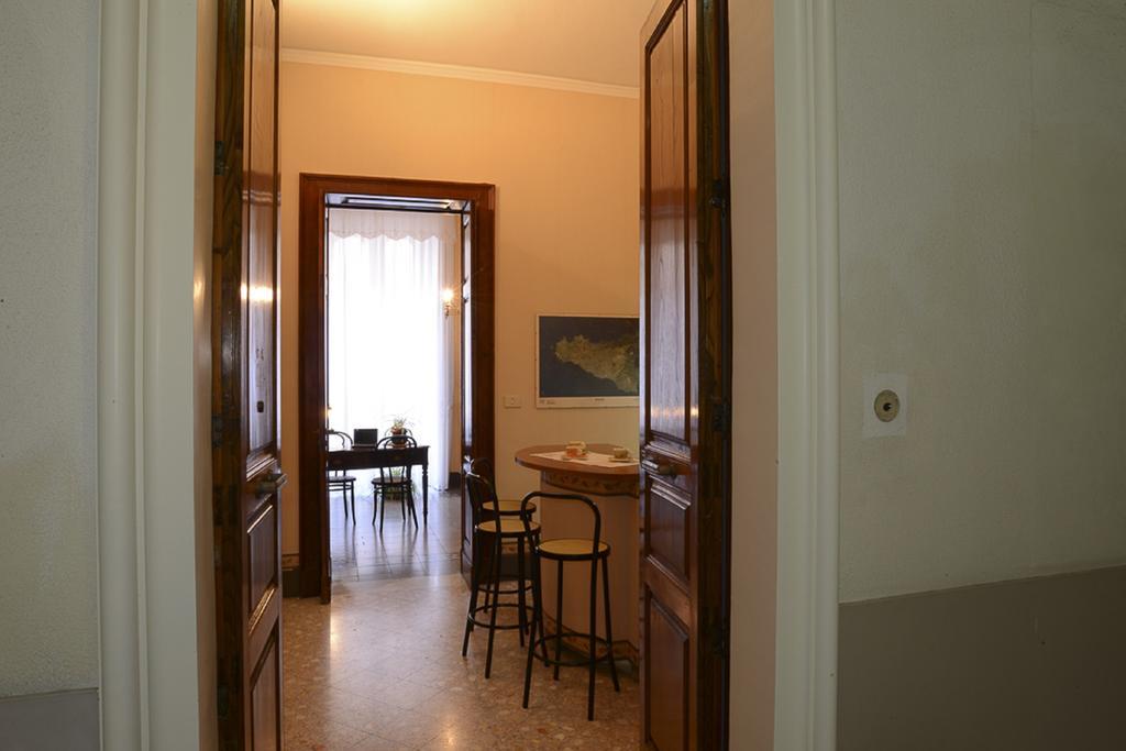Suites In Sicily อาชิเรอาเล ภายนอก รูปภาพ