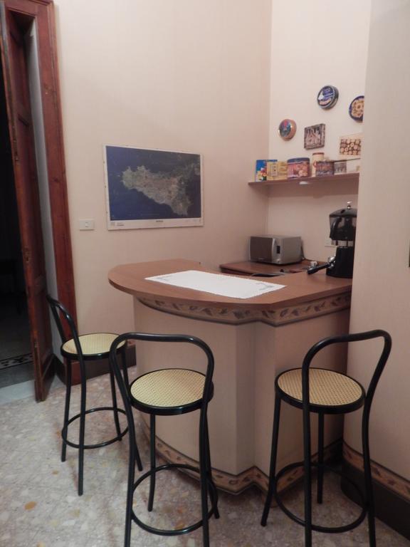 Suites In Sicily อาชิเรอาเล ภายนอก รูปภาพ