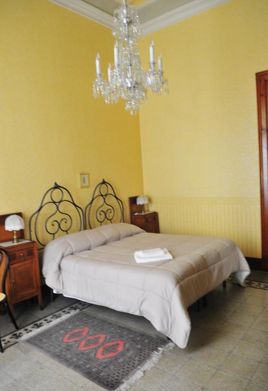 Suites In Sicily อาชิเรอาเล ภายนอก รูปภาพ